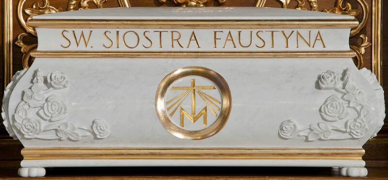 Trumna z relikwiami św. Faustyny Kowalskiej w Krakowie - Łagiewnikach
